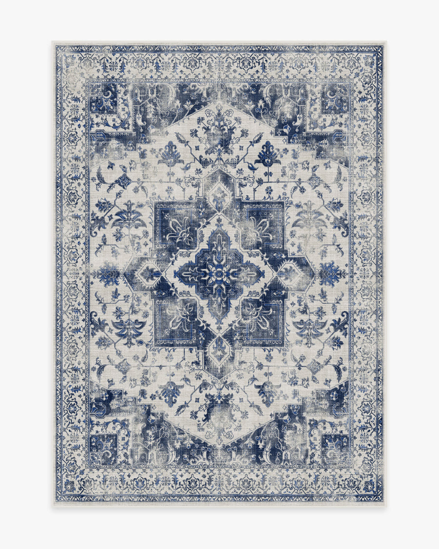 Kira — Halı, Delft Mavisi, AREA, beyaz zemin, 5x7
