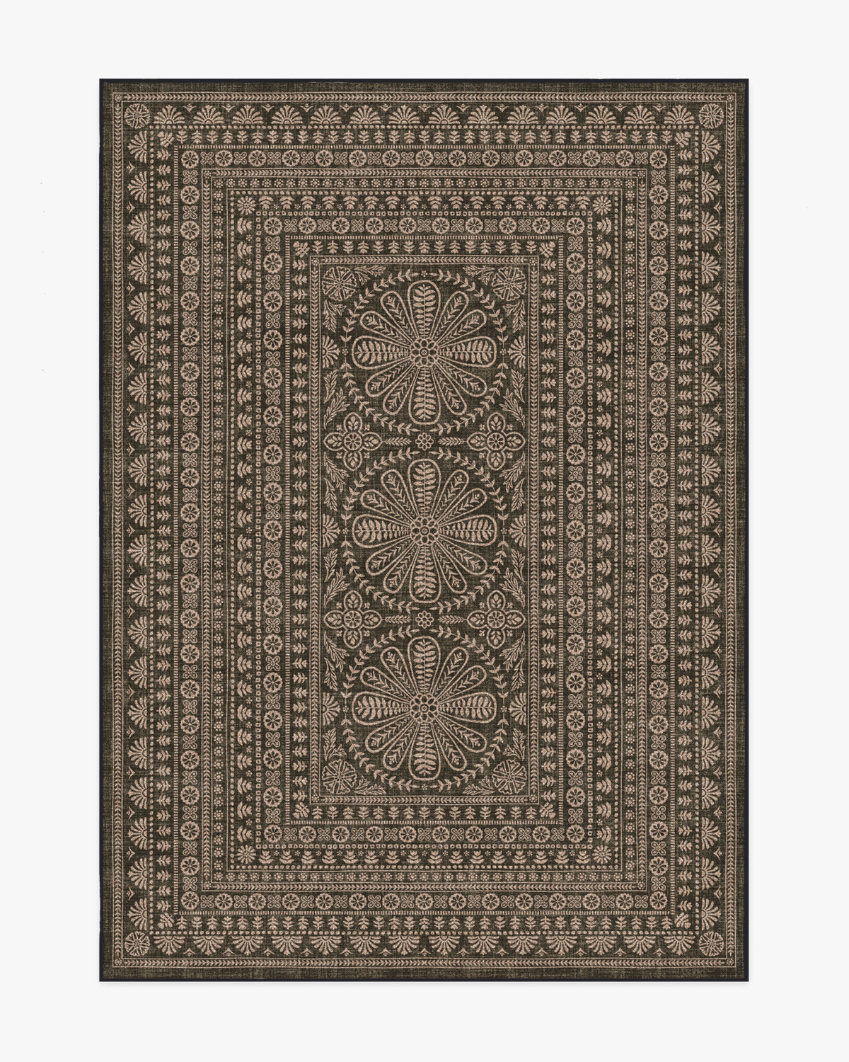 Maia — Halı, Yumuşak Siyah, AREA, beyaz zemin, 5x7