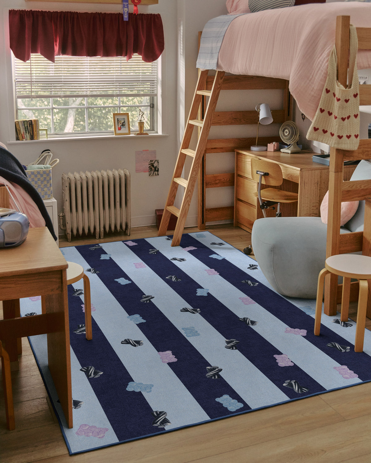 Todd Stripe Gummy — Halı, Mavi Lacivert, AREA, yaşam alanı, 6x9