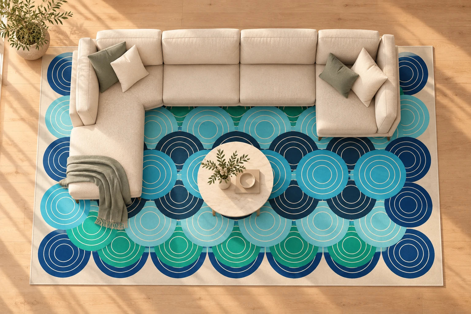 Oturma odası için 10′ × 14′ halı yerleşimi, ≈ 305 × 427 cm. En büyük oturma odası örneği. Halı, solda şezlongu ve sağda kısa dönüşü bulunan köşe koltuğun altına uzanır. Yuvarlak sehpa halının merkezinde kalır; geniş açık yüzey tüm oturma alanını birleştirir.